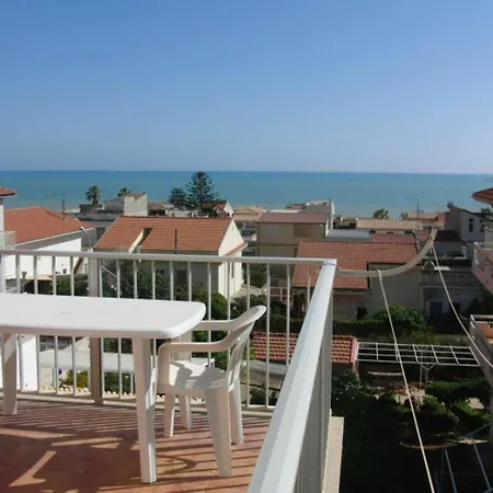 With 3 Bedrooms In Marina Di Ragusa, With Wonderful Sea View Apartment *